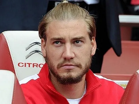 Nicklas Bendtner sắp trở lại NHA, đối đầu Arsenal