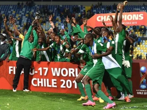 Nigeria gây sốc với 26 cầu thủ U17 gian lận tuổi