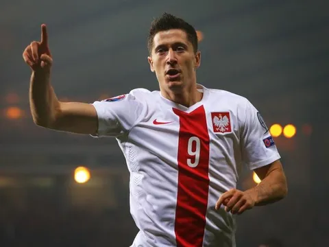 Nổ súng thôi Robert Lewandowski