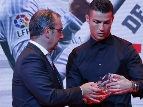 Nóng: Ronaldo kí tiếp hợp đồng 1 tỷ bảng