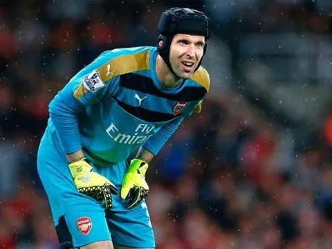 Ở tuổi 34, Cech vẫn hay nhất Premier League