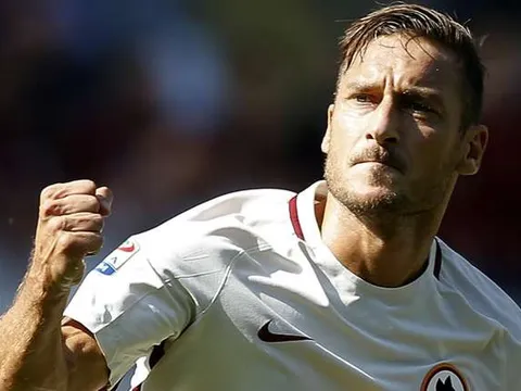Ở tuổi 40, Totti vẫn chưa dừng lại