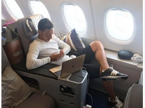 Oezil: London đang vẫy gọi