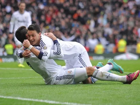 Oezil hoàn thiện hơn nhờ Ronaldo