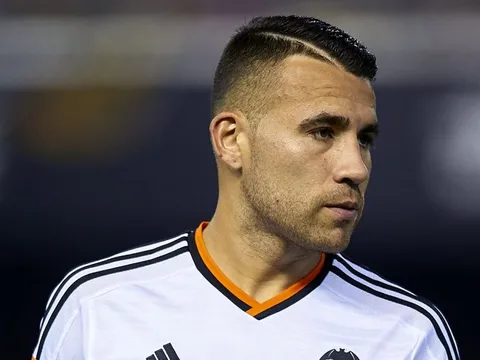 Otamendi thời còn khoác áo Valencia