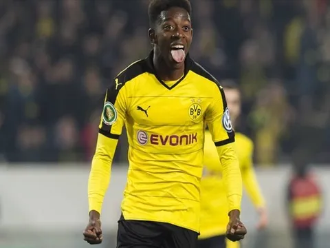Ousmane Dembele cày nát hàng thủ Man United