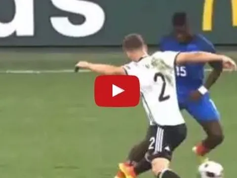 Paul Pogba xử lý cực ảo, biến Shkodran Mustafi thành trò hề