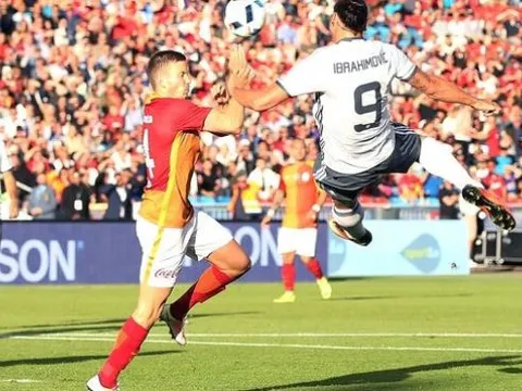 HLV Mourinho đưa Ibrahimovic 'lên mây'