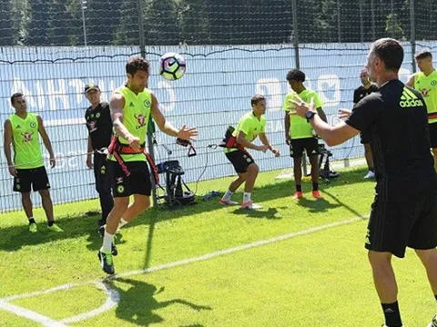 Pedro, Fabregas cật lực tập luyện; quyết ghi điểm với Conte