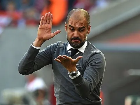 Pep Guardiola 4 lần bị cầu thủ Barca 'ngó lơ'