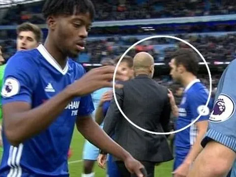 Pep lên tiếng về vụ từ chối bắt tay Fabregas