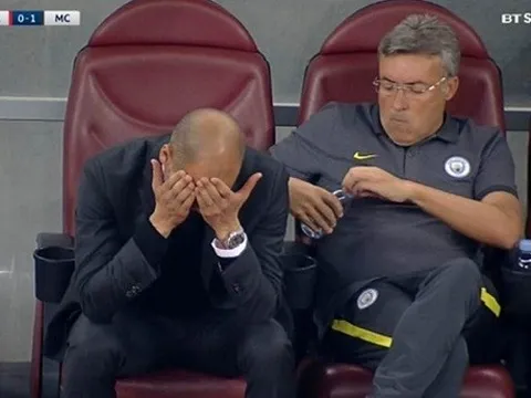 Pep ôm mặt, nói gì về 2 quả penalty hỏng ăn của Aguero?