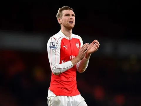 Per Mertesacker trên đường rời Arsenal?