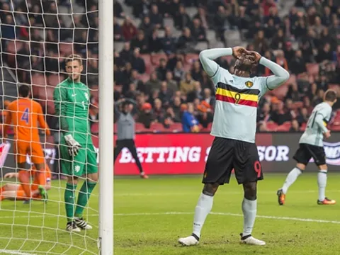 Pha bỏ lỡ không tưởng của Lukaku trong trận gặp Hà Lan