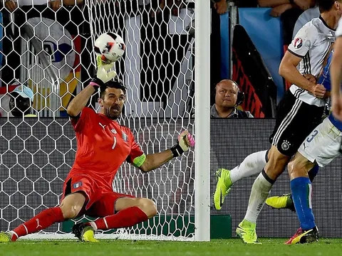 Pha đỡ bóng siêu hạng của Gianluigi Buffon vs Gomez