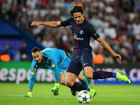 Pha hỏng ăn khó tin của Edinson Cavani vs Arsenal