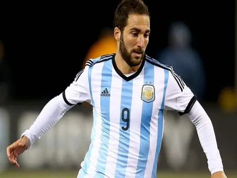 Pha hỏng ăn khó tin của Gonzalo Higuain vs Chile