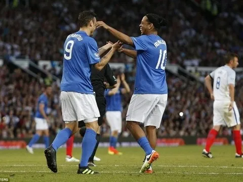Pha solo cực kỳ ảo diệu của Ronaldinho