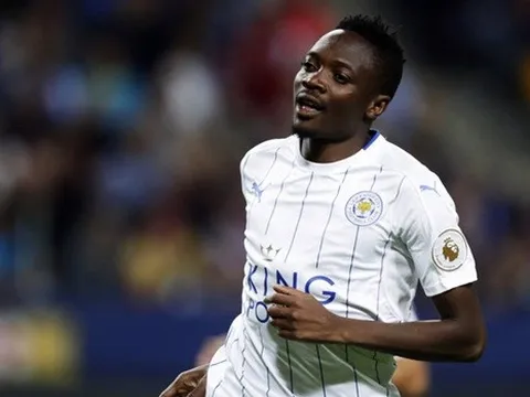 Pha solo loại bỏ cả hàng thủ Barca của Ahmed Musa
