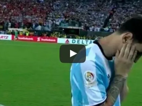 Pha sút 11m hỏng khó tin của Lionel Messi