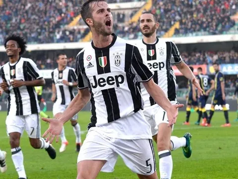 Pha sút phạt thần sầu vào lưới Chievo của Pjanic