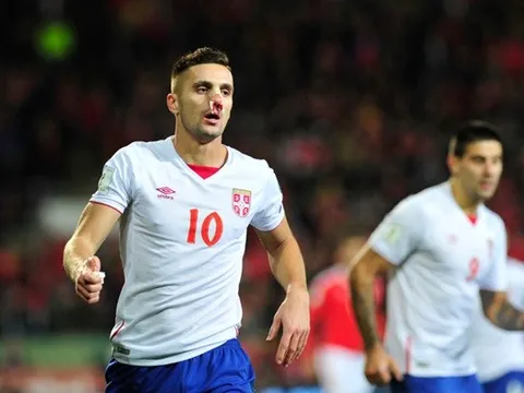 Pha va chạm khiến Tadic vỡ mũi