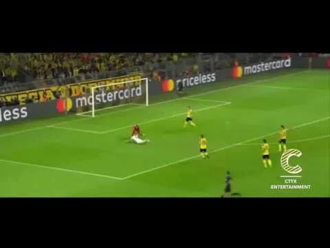 Pha "vồ ếch" hài hước của Karim Benzema vs Dortmund