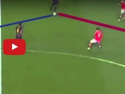 Phân tích lối chơi ma mị của Busquets