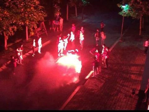 Thua tuyển futsal Ai Cập 1-4, CĐV Việt Nam đốt pháo sáng