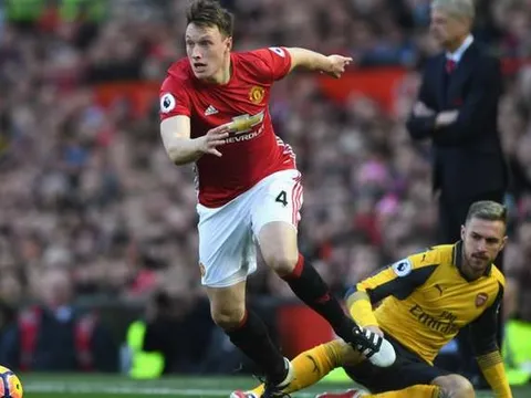 Phil Jones từng khiến Mourinho e ngại