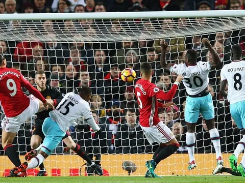 Phung phí cơ hội, hàng công Man Utd bất lực trước West Ham