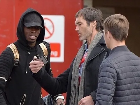 Pogba gặp gỡ cựu thủ môn MU sau trận hòa Stoke