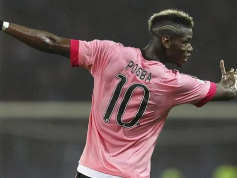 Ơn trời, Paul Pogba đã có mặt ở Manchester!