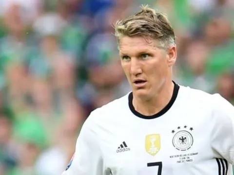 Bastian Schweinsteiger đi vào lịch sử EURO và World Cup