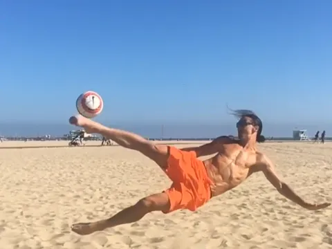 Bí ẩn về hình xăm bỗng nhiên biến mất của Ibrahimovic