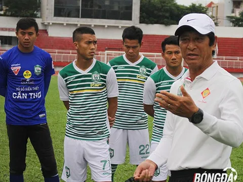 HLV Quang Bảo: “Cầu thủ Cần Thơ mê EURO, nhưng không quên nhiệm vụ V-League”