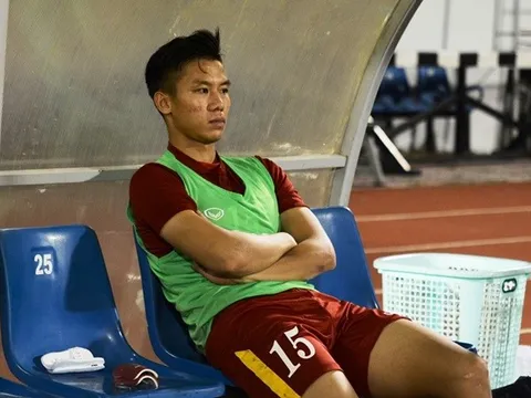 Quế Ngọc Hải đứt dây chằng cổ chân trước thềm AFF Cup