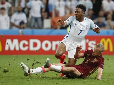 Raheem Sterling chạy nhiều nhưng không ra kết quả