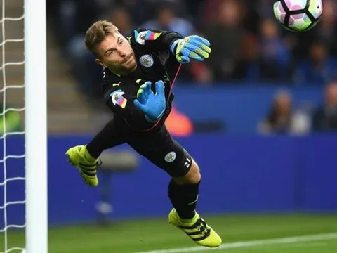 Ranieri không quá lo lắng trước chấn thương của Kasper Schmeichel