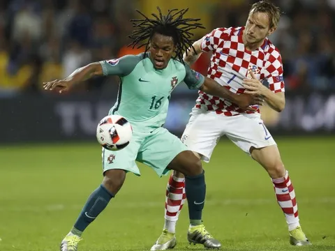 Renato Sanches cày nát hàng tiền vệ Croatia
