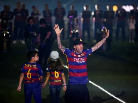CHÍNH THỨC: Barcelona xác nhận chia tay Dani Alves