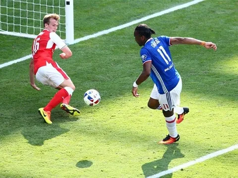 Drogba sắp quay lại Anh?