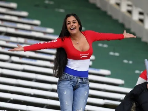 Larissa Riquelme: Bóng đá và cuộc cách mạng sexy