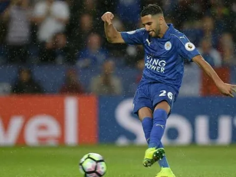 Riyad Mahrez được huyền thoại Barca 'chỉ điểm'