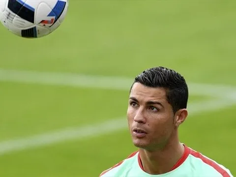 Fan BĐN lo sốt vó khi CR7 bỏ tập đối kháng cùng đồng đội