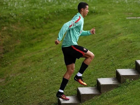 Ronaldo chạy leo dốc rèn thể lực trước bán kết EURO 2016