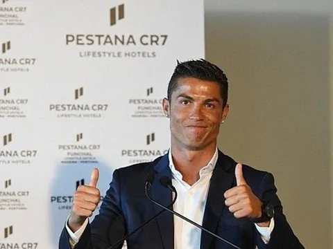Ronaldo bảnh bao khai trương chuỗi khách sạn triệu USD