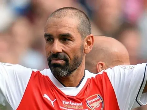 Pires lên tiếng bảo vệ sự tiết kiệm của Wenger
