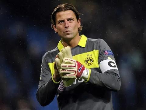 Roman Weidenfeller trổ tài bắt penalty