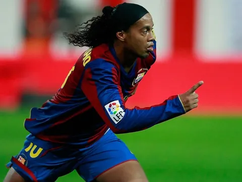 Ronaldinho bịa chuyện phản bội để thử lòng cả đội Barca